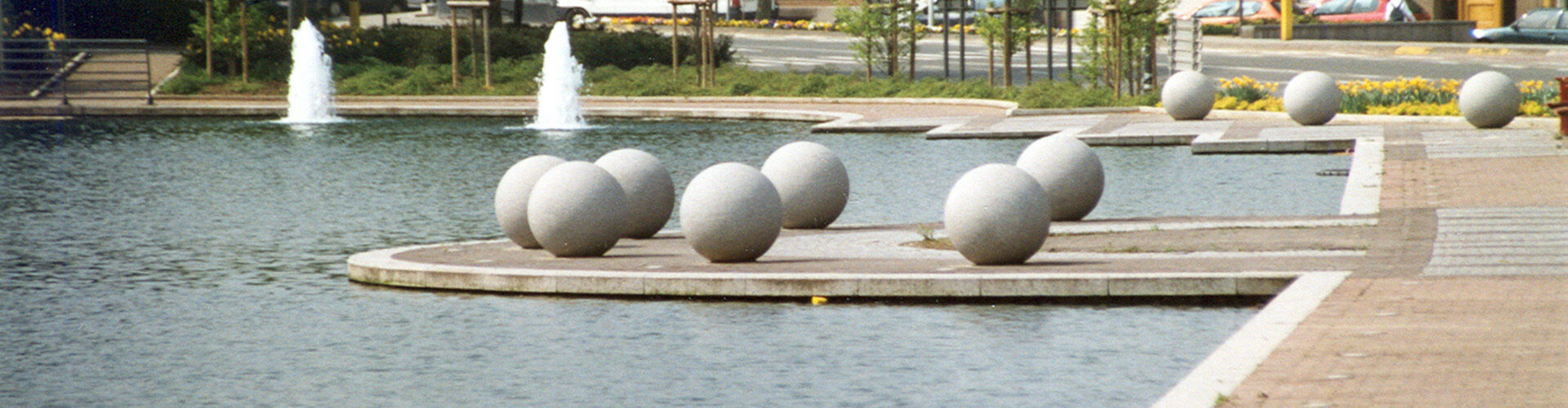 Sierpalen en sierbollen